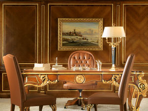 wooden desk / classic
