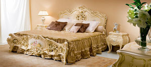 double bed / classic / wooden / for hotel rooms