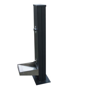 dog drinking fountain / outdoor / steel