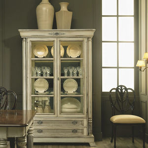traditional display case / wooden