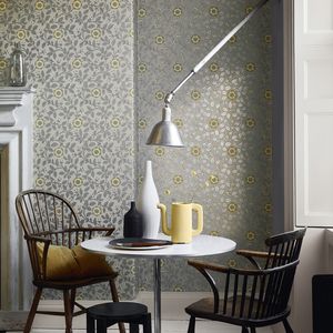 traditional wallpaper / floral