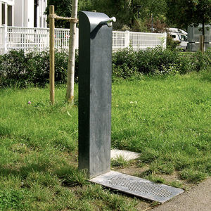 public fountain / stainless steel / contemporary