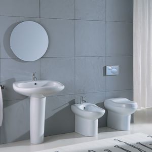 contemporary bathroom / ceramic