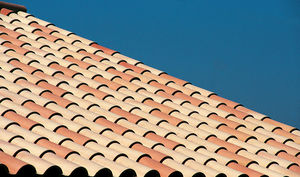 Roman roof tile / interlocking / clay / aged