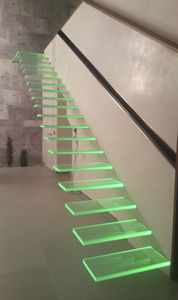 straight staircase / glass steps / metal frame / without risers