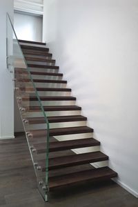 straight staircase / glass frame / oak steps / without risers