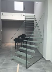 quarter-turn staircase / glass frame / glass steps / without risers