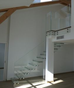straight staircase / glass frame / glass steps / without risers
