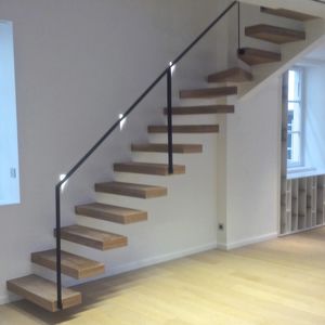 quarter-turn staircase / wooden steps / without risers / contemporary