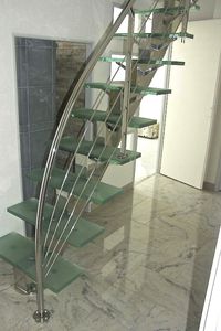 straight staircase / metal frame / glass steps / central stringer