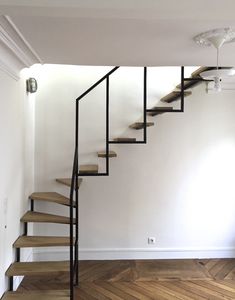 quarter-turn staircase / steel frame / wooden steps / without risers