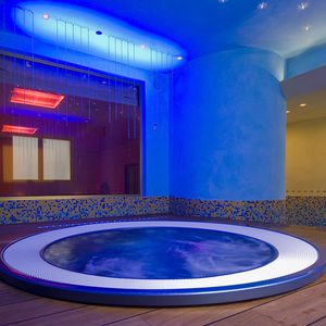 in-ground swimming pool / concrete / for wellness center / indoor