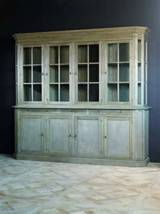 traditional display case / oak