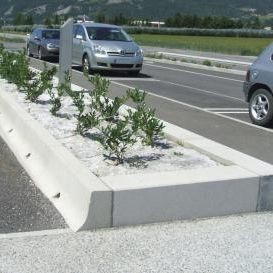 protection edge / sidewalk / concrete / linear