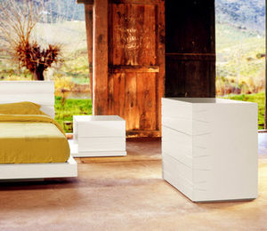 contemporary chest of drawers / wooden / lacquered wood / white