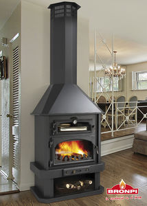 wood fireplace / traditional / closed hearth / built-in
