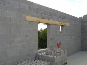 solid concrete block / for load-bearing walls / with thin joints