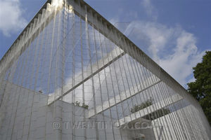 metal cladding / perforated / mesh