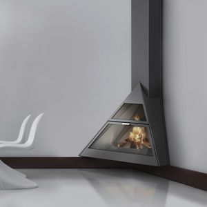 wood-burning fireplace / contemporary / closed hearth / corner