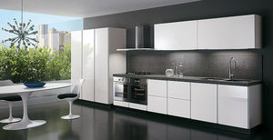 contemporary kitchen / lacquered wood / high-gloss / handleless