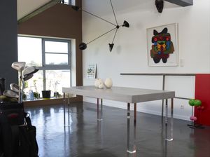 contemporary table / concrete