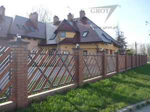 garden fence / with bars / wooden