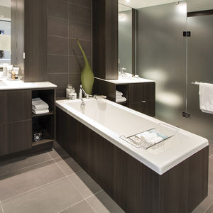 contemporary bathroom / melamine