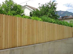 garden fence / with bars / wooden