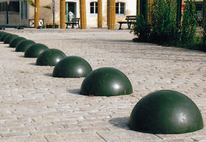 parking prevention bollard / cast iron