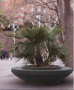 concrete planter / contemporary / for public areas