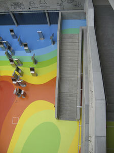 straight staircase / concrete steps / with risers / contemporary