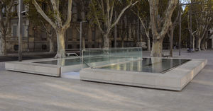 public fountain / stainless steel