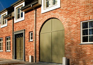 sectional garage door / wooden / automatic