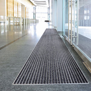 entrance mat for public buildings / rubber / aluminum / dust control