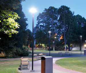 urban lamppost / contemporary / cast aluminum / LED
