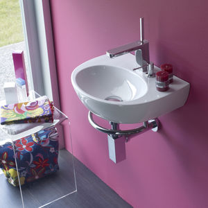 wall-mounted washbasin / oval / porcelain / contemporary