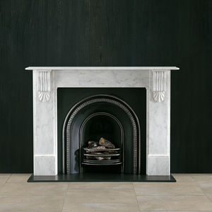 traditional fireplace mantel / marble