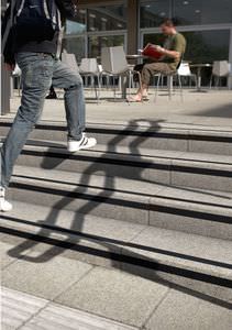 concrete step / non-slip