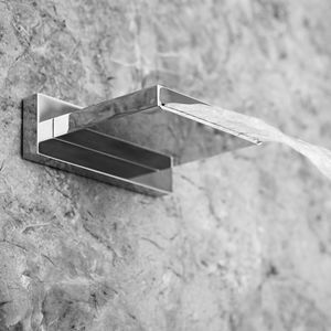 wall-mounted shower head / rectangular / waterfall