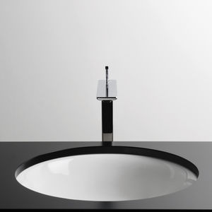 undercounter washbasin / round / ceramic / contemporary