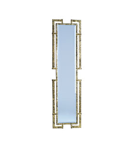 wall-mounted mirror / bedroom / living room / traditional