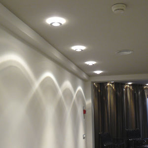 surface mounted downlight / LED / halogen / round