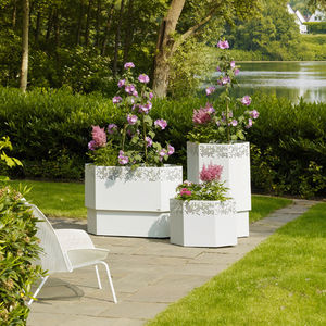 steel planter / contemporary