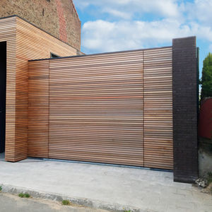sectional garage doors / wooden / automatic