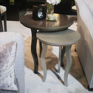 traditional side table / walnut / round