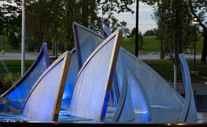 public fountain / glass / stainless steel