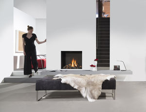 gas fireplace / contemporary / closed hearth / built-in