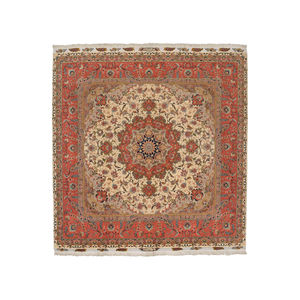 Oriental rug / floral pattern / wool / silk