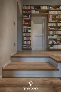 straight staircase / wooden frame / wooden steps / with risers