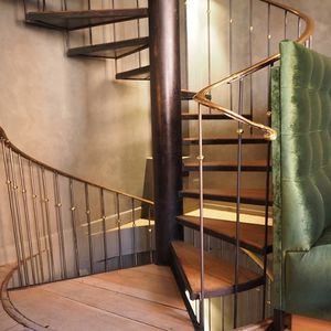 spiral staircase / metal steps / metal frame / without risers